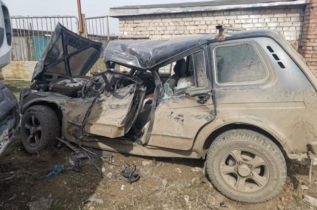 В Самаре на Смышляевском шоссе самосвал Renault раздавил «Ниву»