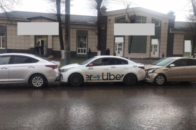 В Брянске произошло ДТП с участием водителя Uber, пострадал один человек