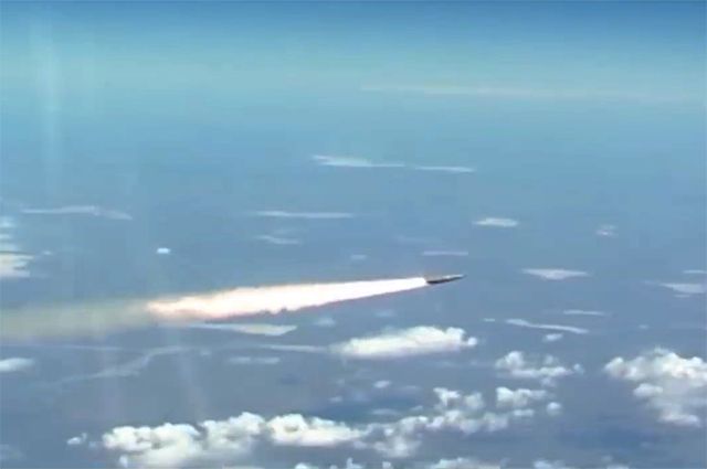 Запуск новейшей гиперзвуковой ракеты «Кинжал». 