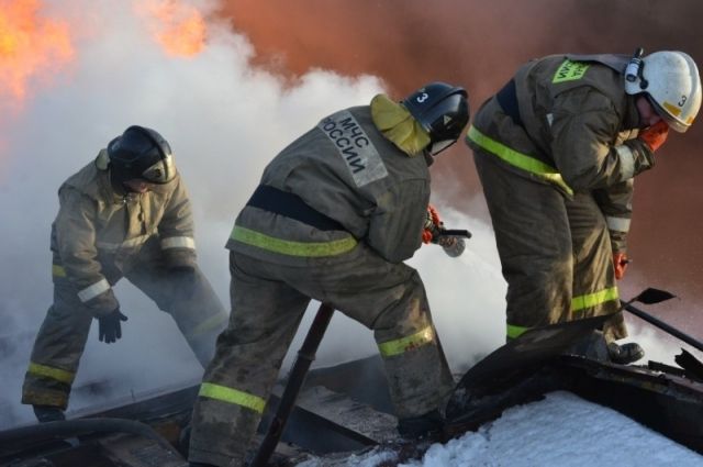 Пожар в двух частных домах произошел под Новосибирском