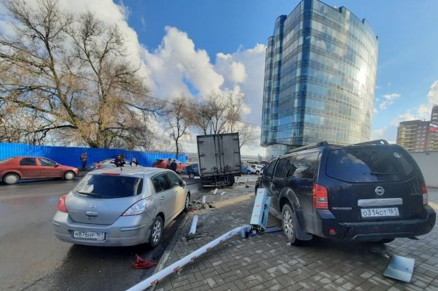В Ростове произошло массовое ДТП с участием 5 машин