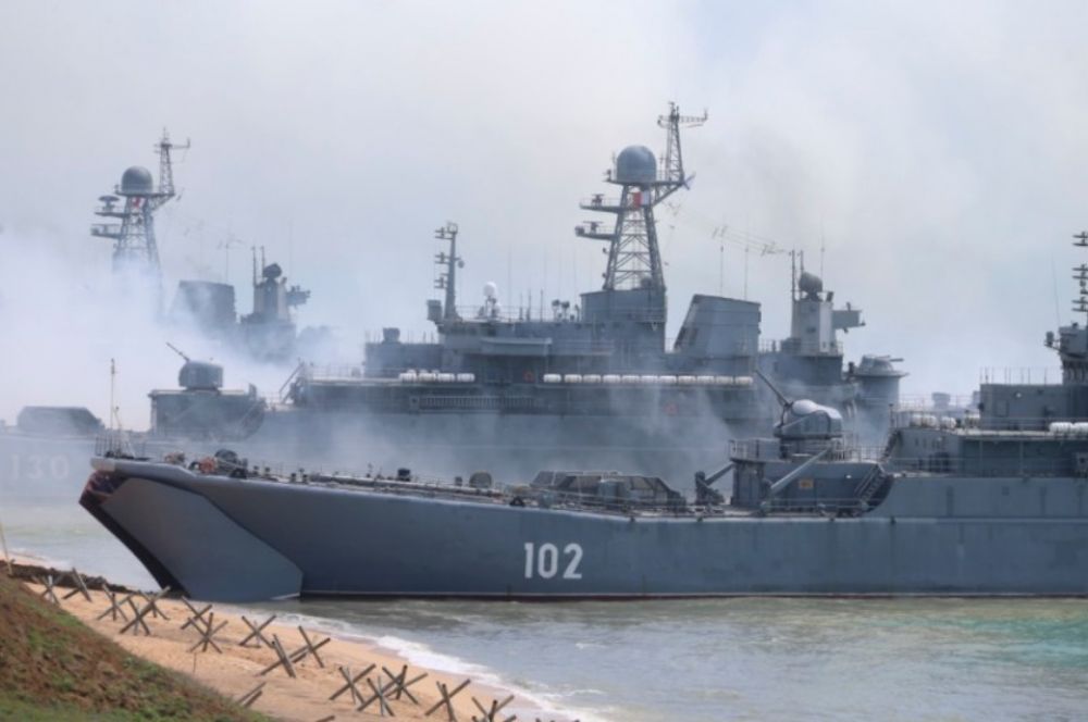 Корабли Черноморского флота во время масштабных учений войск Южного военного округа и ВДВ на полигоне "Опук" в Крыму
