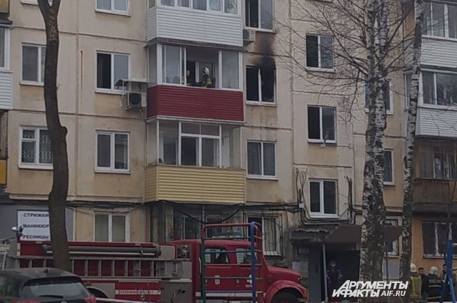 Ужасный запах пластика: в центре Перми горит квартира в пятиэтажке