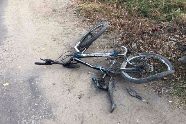 Велосипедиста сбил автобус. 