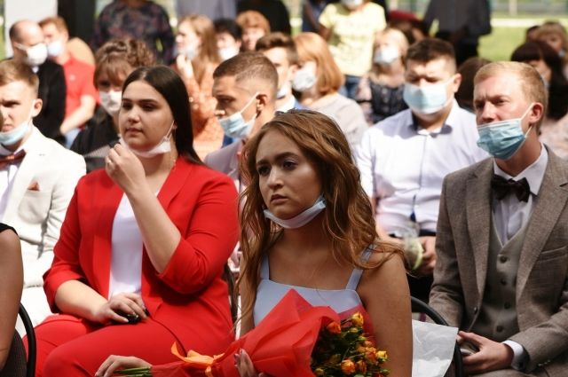 В Кемеровской области перенесут дату выпускных вечеров