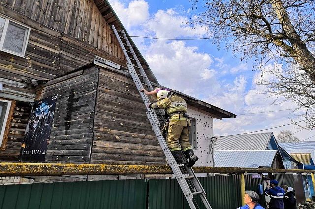 В Гусь-Хрустальном пожарные спасли из горящего дома 12-летнюю девочку