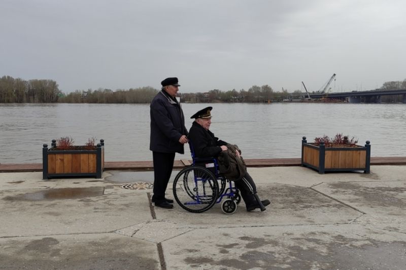76-летний Евгений Бахаев — ветеран, отдавший речному флоту в Уфе 57 лет жизни, 30 из которых он ходил по воде в чине капитана.