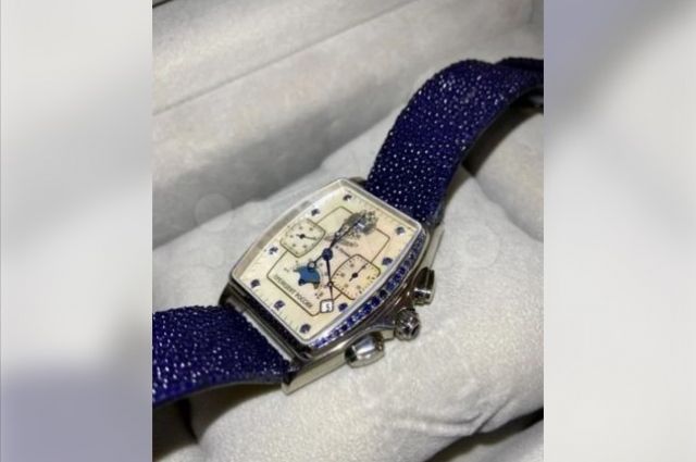 В Сызрани выставили на продажу часы, подаренные Владимиром Путиным