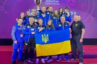 Женская сборная Украины заняла второе место на ЧЕ по борьбе.