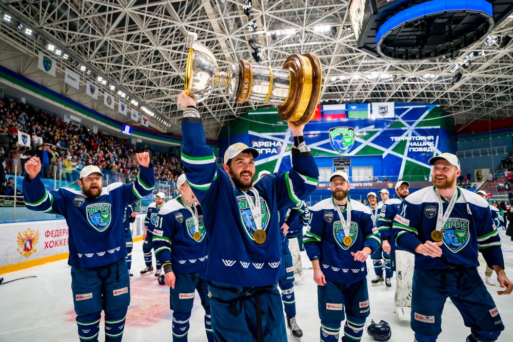 Кубок имени Владимира Петрова в руках у чемпионов