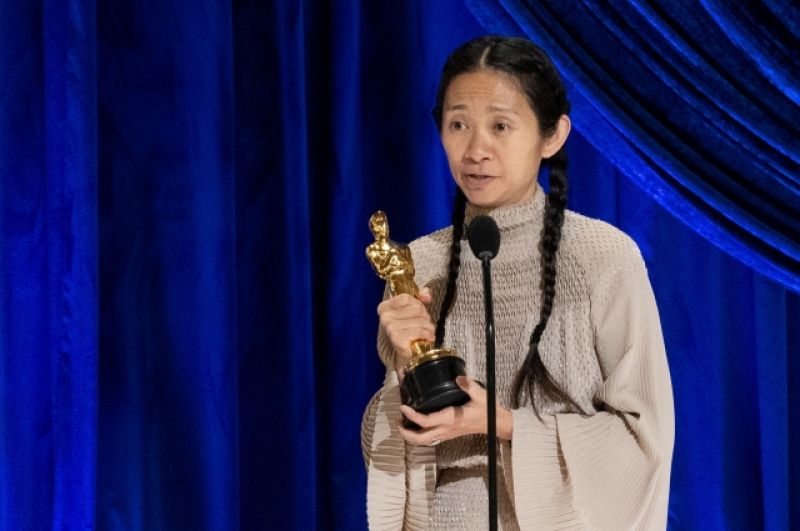 «Оскар» за лучшую режиссуру достался Хлое Чжао, снявшей «Землю кочевников».