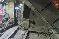 Загрузчика шахты на предприятии в Медногорске завалило обрушившимся флюсовым бункером.