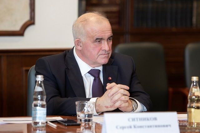 Сергей Ситников наградил главного антикоррупционера Костромской области