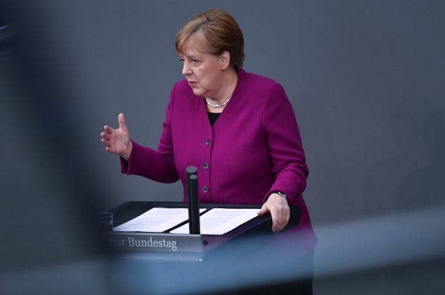 Меркель пообещала послабления для привившихся от COVID-19