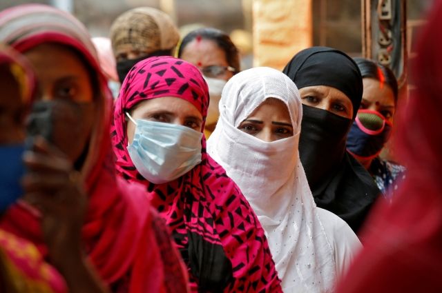 Жителям Индии рекомендовали носить маски дома