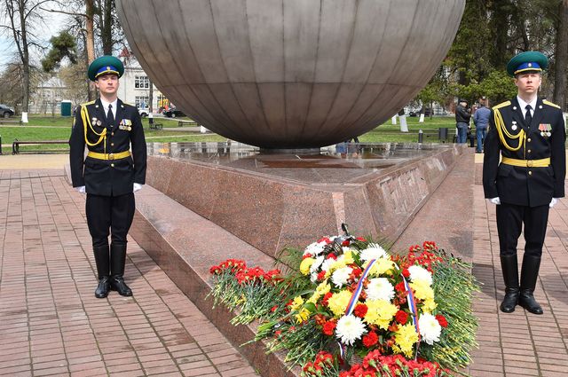 В Брянске возложили цветы к памятнику жертвам трагедии на Чернобыльской АЭС