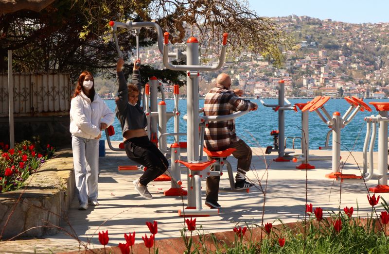 Спортивная площадка на набережной пролива Босфор в Стамбуле