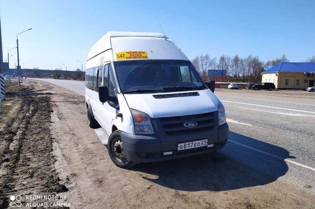 Водитель маршрутки в Новосибирске объехал пробку по тротуару