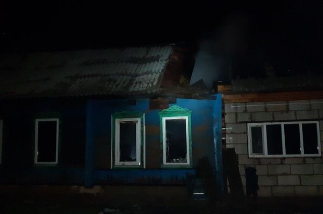 В Суражском районе поздно ночью три часа горел дом
