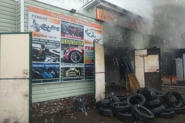 В Киржаче на пожаре в автомастерской сгорел автомобиль