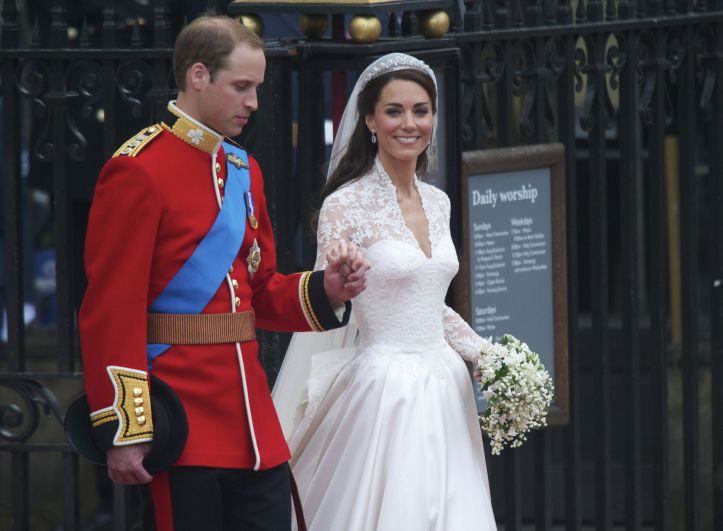 Принц Уильям и Кейт Миддлтон выходят из Вестминстерского аббатства
