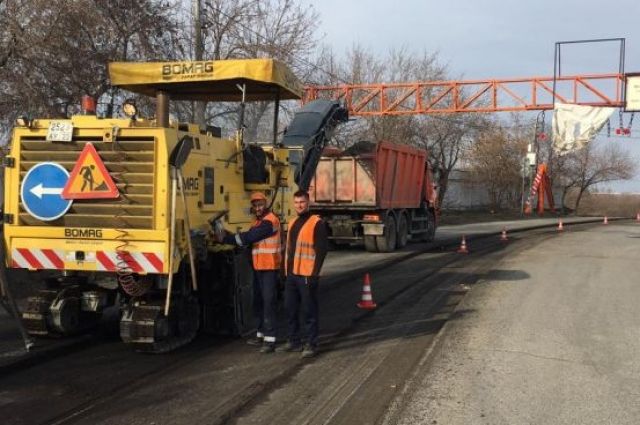 В Барнауле ремонтируют подъездную дорогу к Старому мосту