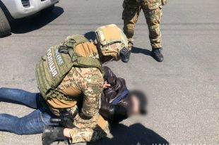 Требовали несуществующие долги: в Киеве задержали двух иностранцев