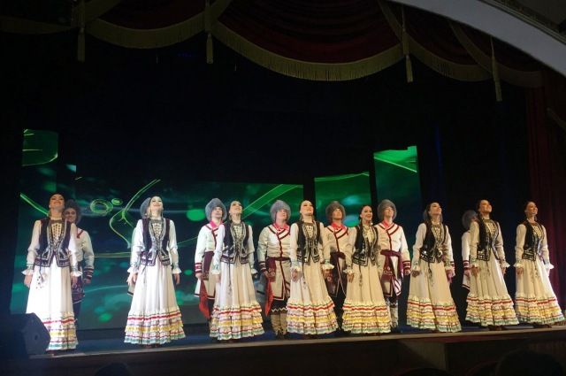Башкирские танцоры выступают на Северном Кавказе