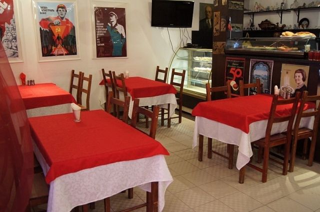 В нижегородских кафе разрешили рассадку больше четырёх человек за столом