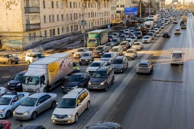Мэрия Новосибирска просит 150 млн рублей на технику для уборки дорог