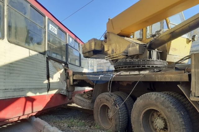 Движение трамваев в Ленинском районе Челябинска закрыли из-за ДТП