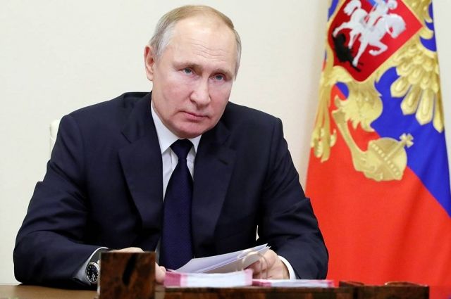 Песков: Путин намерен в мае провести оборонные совещания в Сочи