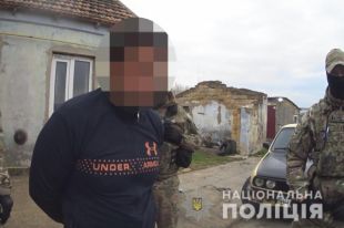 Угрожая смертью мамы: в Одесской области мужчина насиловал падчерицу