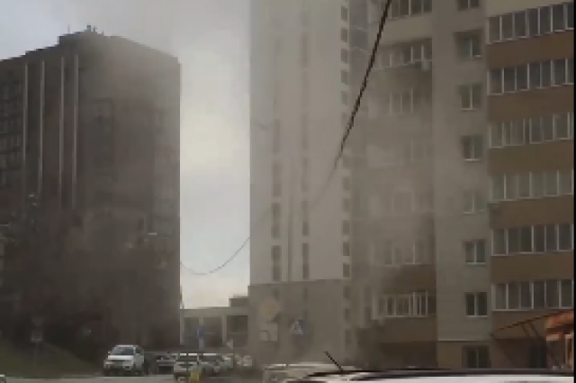 Пылевой смерч в Новосибирске попал на видео