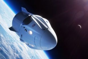 Космический корабль Crew Dragon с четырьмя астронавтами вернулся на Землю