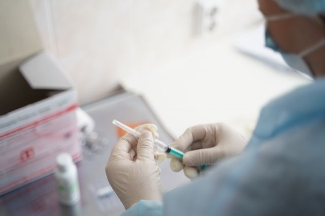 Вакцинацию от коронавируса завершили 32 тысячи жителей Псковской области