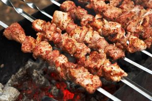 Собираемся на пикник: какое мясо выбрать для шашлыка