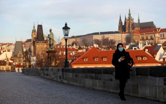 В Чехии с 10 мая отменят обязательное ношение масок и респираторов на улице