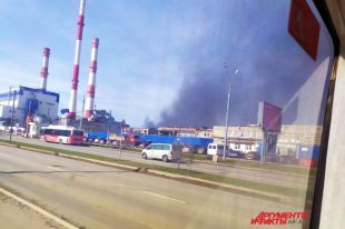 Возможно горят склады на улице Васильева.