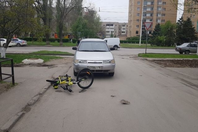 Водитель сбил 9-летнего велосипедиста во дворе дома в Ростовской области