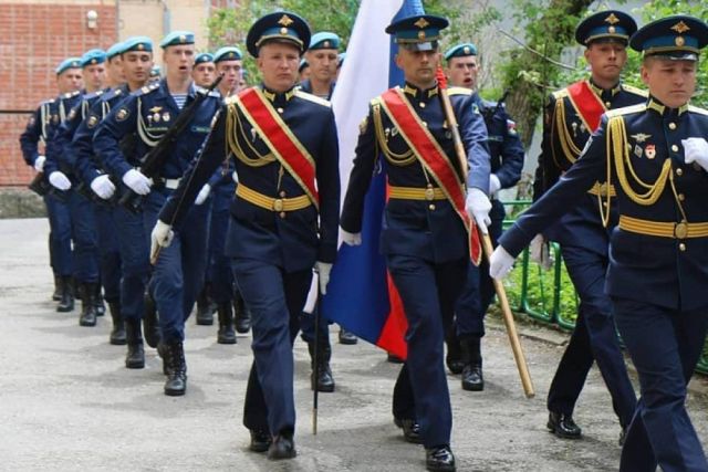 В Новороссийске в честь 95-летнего ветерана промаршировали военнослужащие