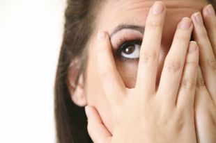 Как устранить следы усталости на лице: четыре эффективных способа