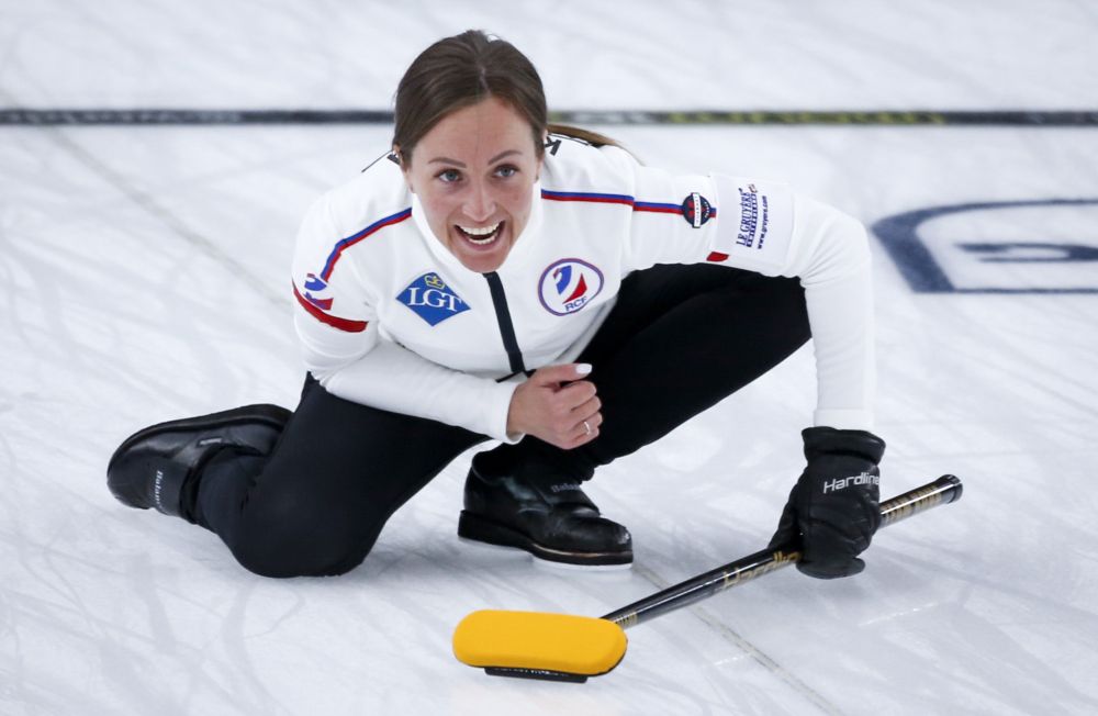 Спортсменка сборной России по кёрлингу Алина Ковалёва во время матча чемпионата мира против сборной Японии, 4 мая 2021