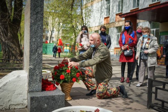 Лидер общественного движения Тимофей Баженов почтил память павших героев