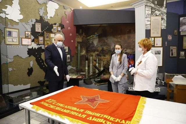 Легендарные исторические знамёна уже привезли в кузбасский музей. 