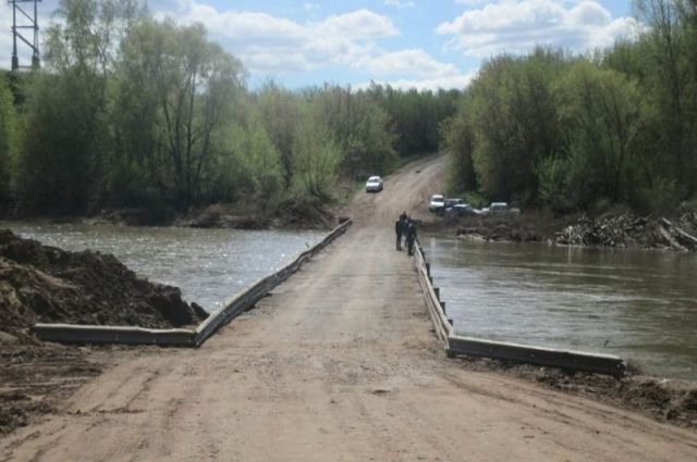 В Бузулукском районе открыли для движения мост через реку Сакмару в районе Колтубанки.