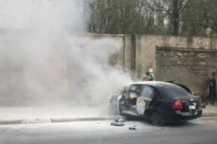В Одессе автомобиль врезался в забор и загорелся: водитель погиб