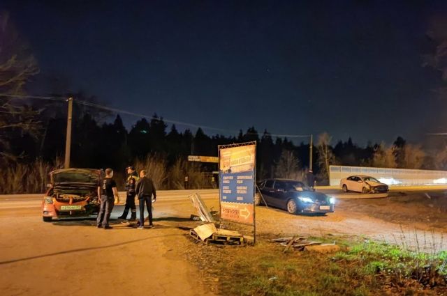 В Перми разыскивают свидетелей ДТП с иномаркой, врезавшейся в столб