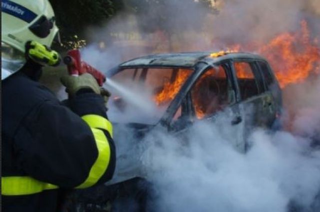Дознаватели проводят проверку по загоревшемуся автомобилю в Чусовом