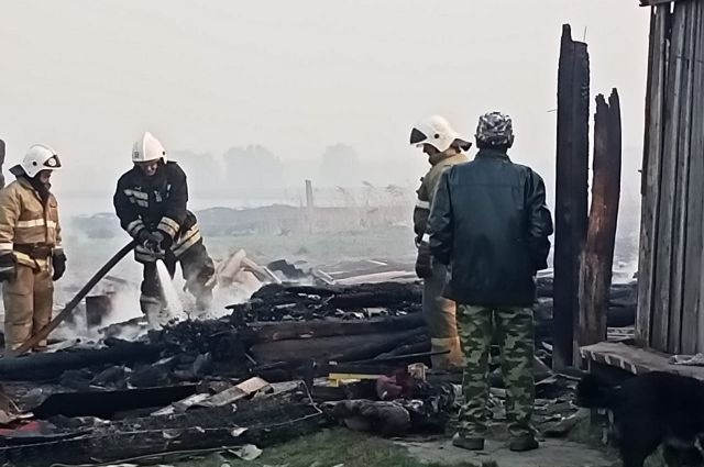 Из-за пожара жители омской деревни Каракуль остались без крова